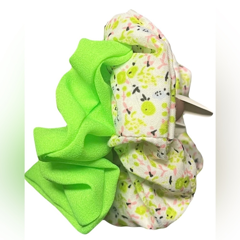 Hair Scrunchie - Picture 3 of 3
